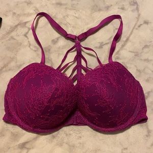 Front clasp razorback bra, back strap detail